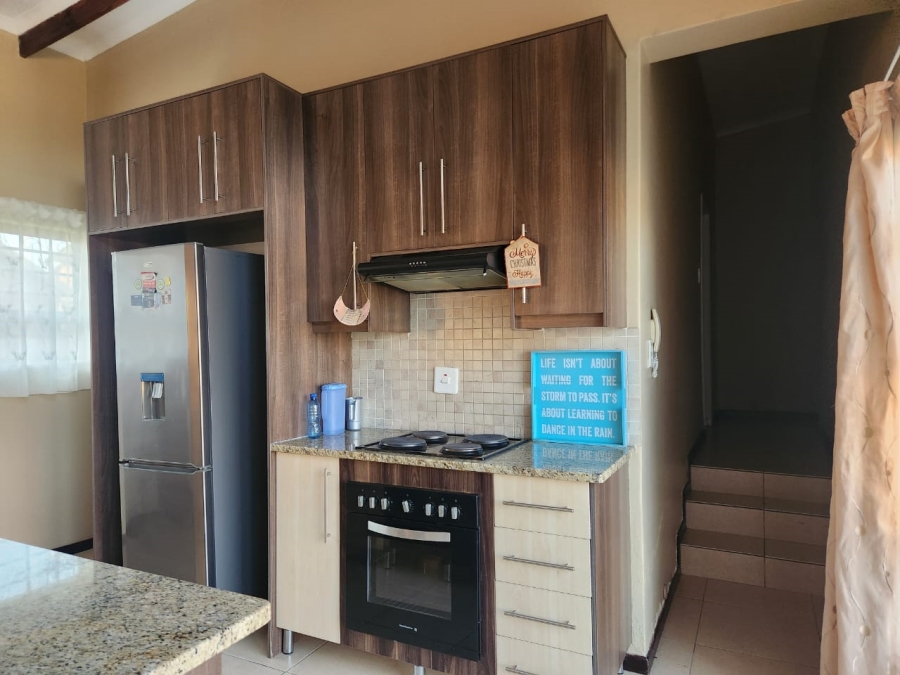 To Let 3 Bedroom Property for Rent in Hillside Free State